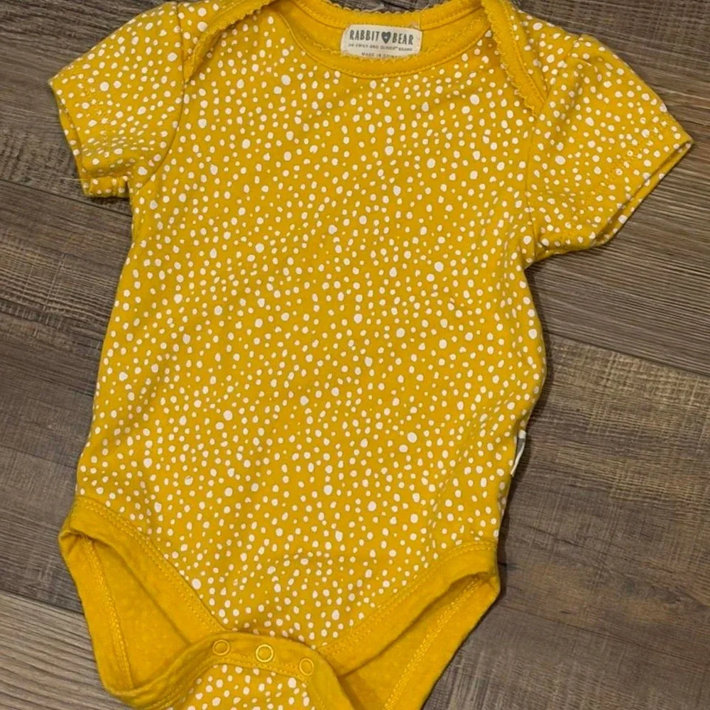 'Rabbit & Bear 3-6 mo organic cotton yellow bodysuit with white polka dots